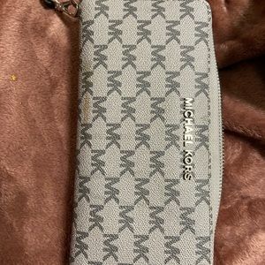 Micheal kors wristlet